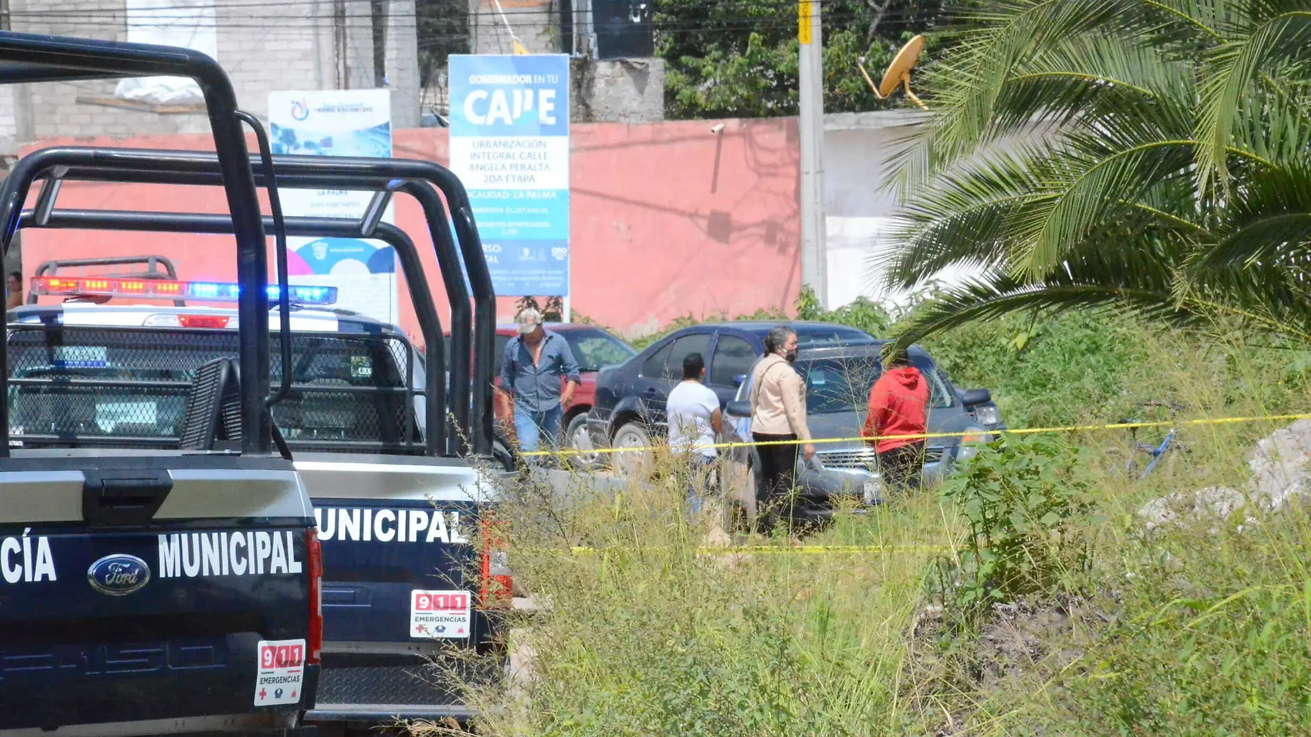 Elementos policiacos acudieron para ayudar con las labores de búsqueda.  Luis Luévanos.  El Sol de San Juan del Río.